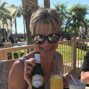 Meet your Posher, Leanne